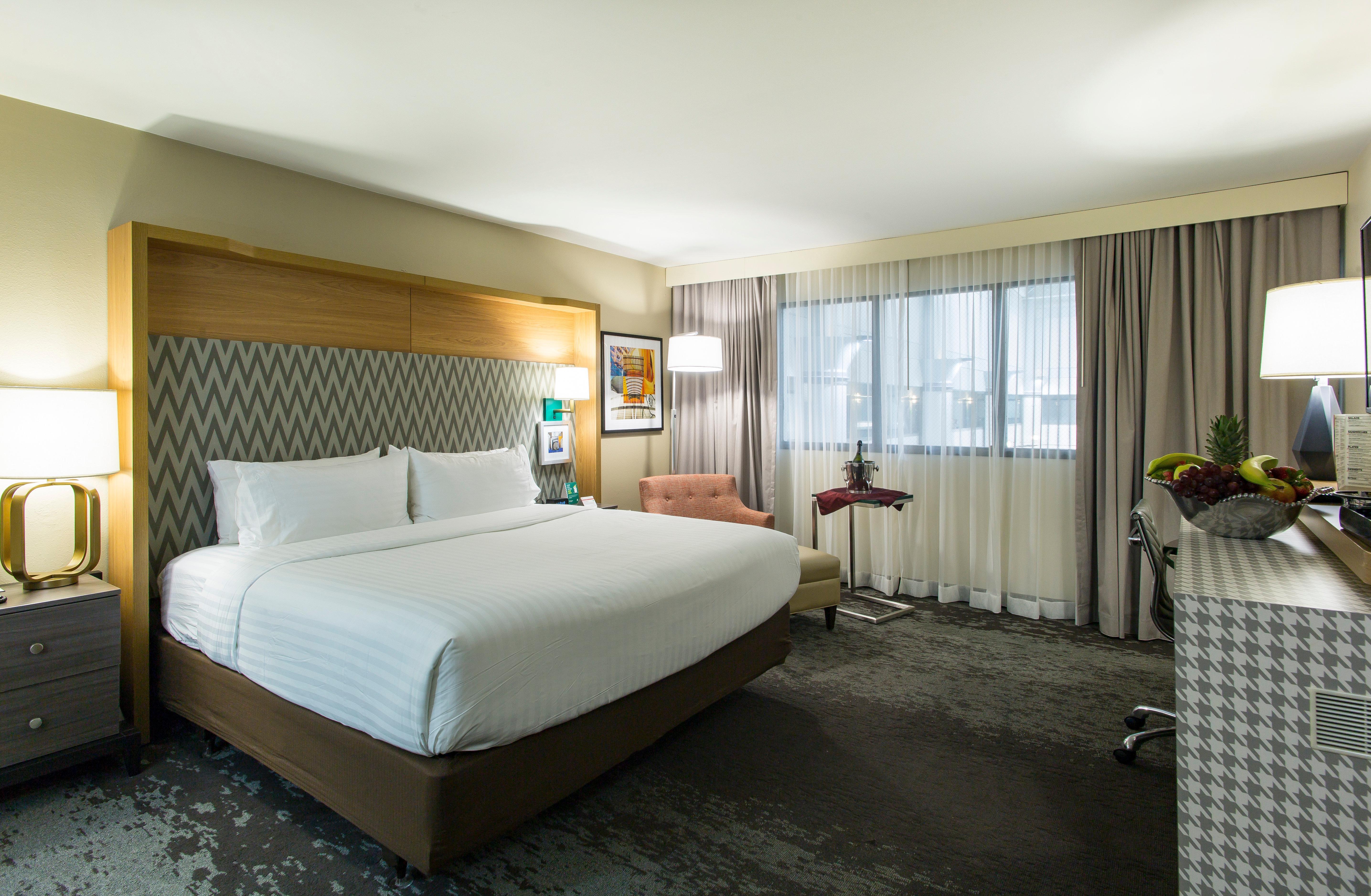 Holiday Inn Chicago North Shore By Ihg Skokie Exterior photo